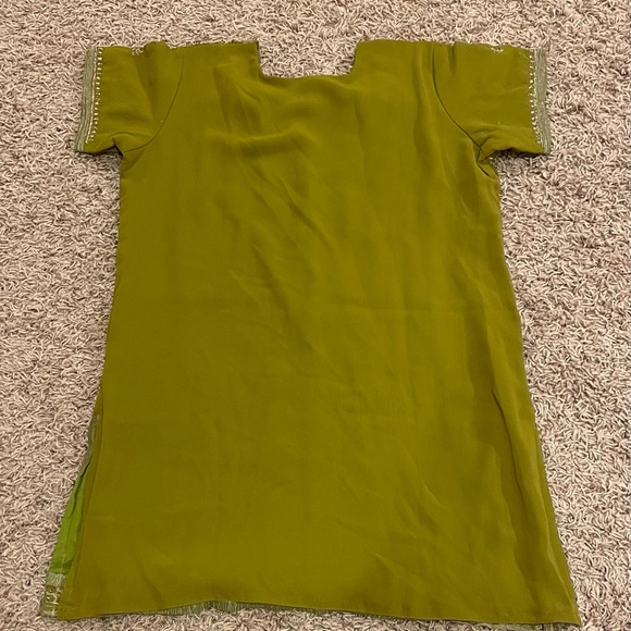 Indian pant suit with dupatta - Picture 3 of 5